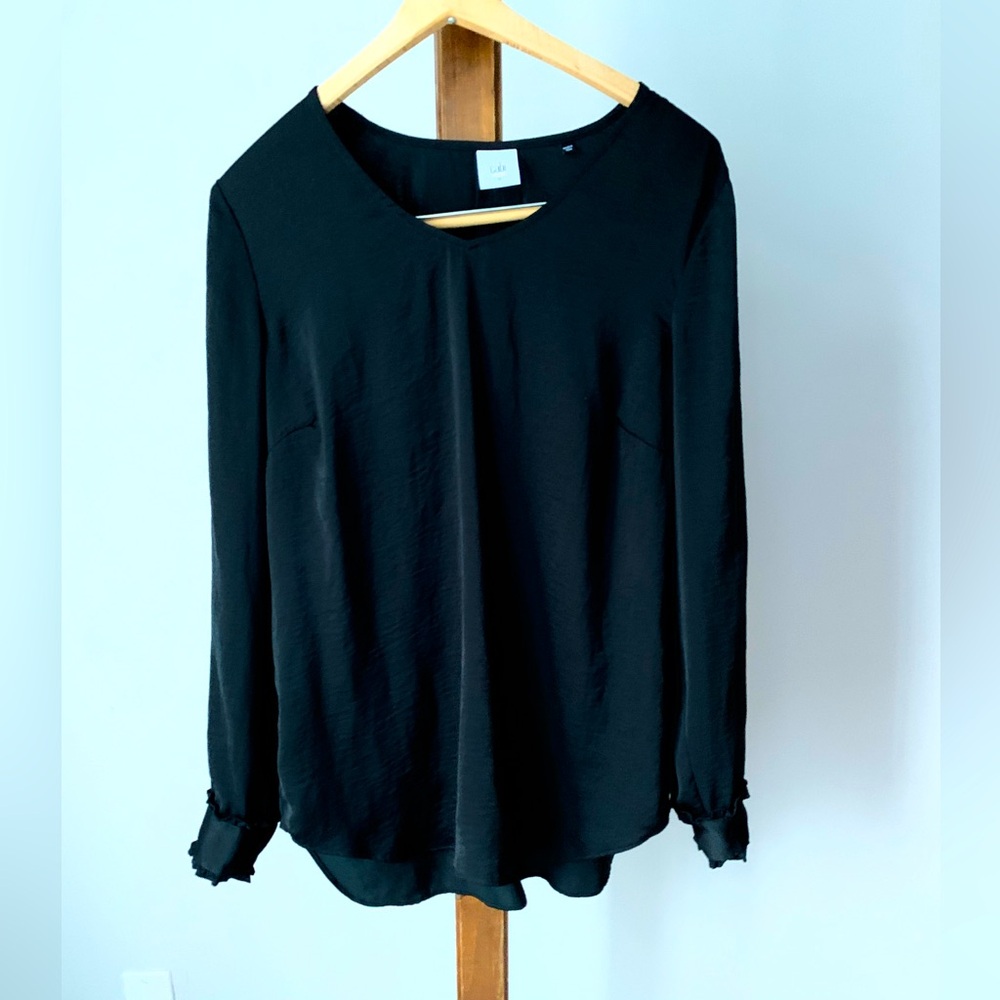 CABI | Classic V Necked Blouse